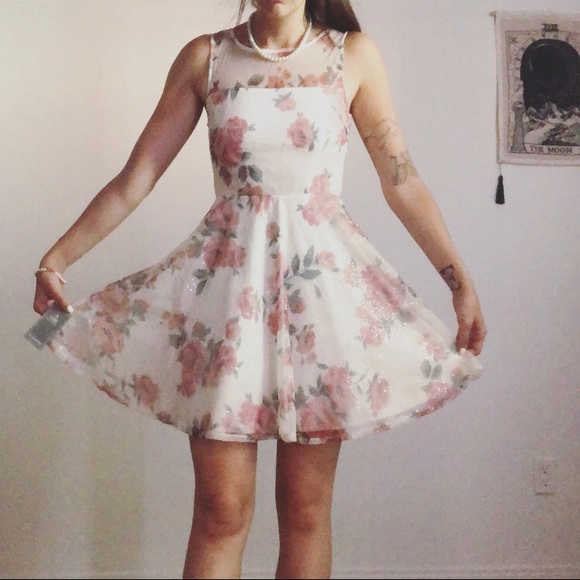 White sparkling floral dress - Picture 6 of 8